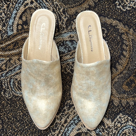 CL by Laundry - Coop Lizard Embossed Block
Heel Mule - Picture 4 of 8
